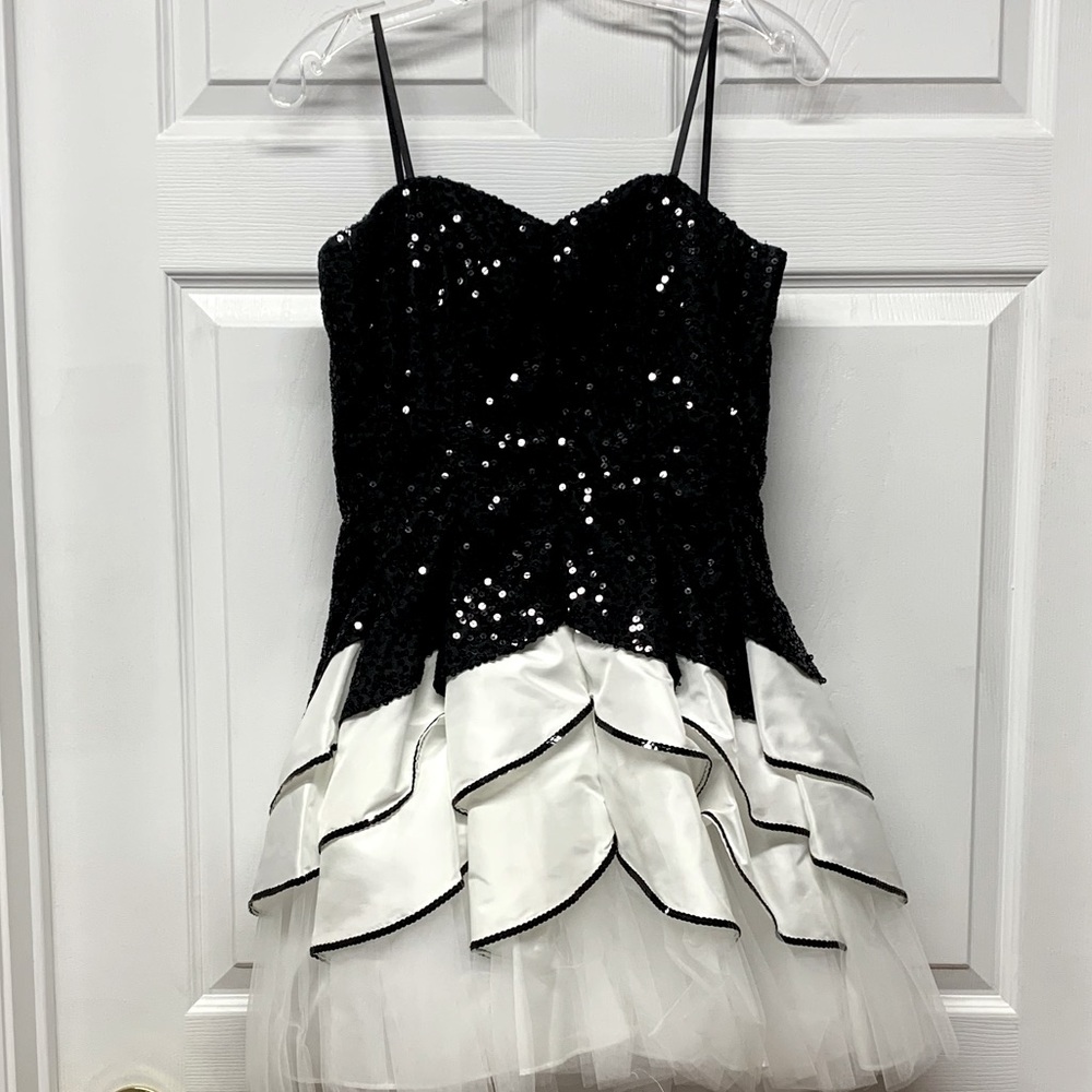 Black and white Elegant Sequinned Dress